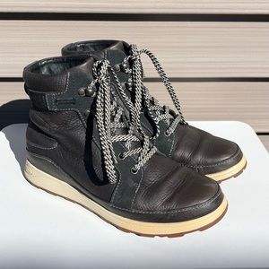 Chacos Sierra Black Boots W6.5